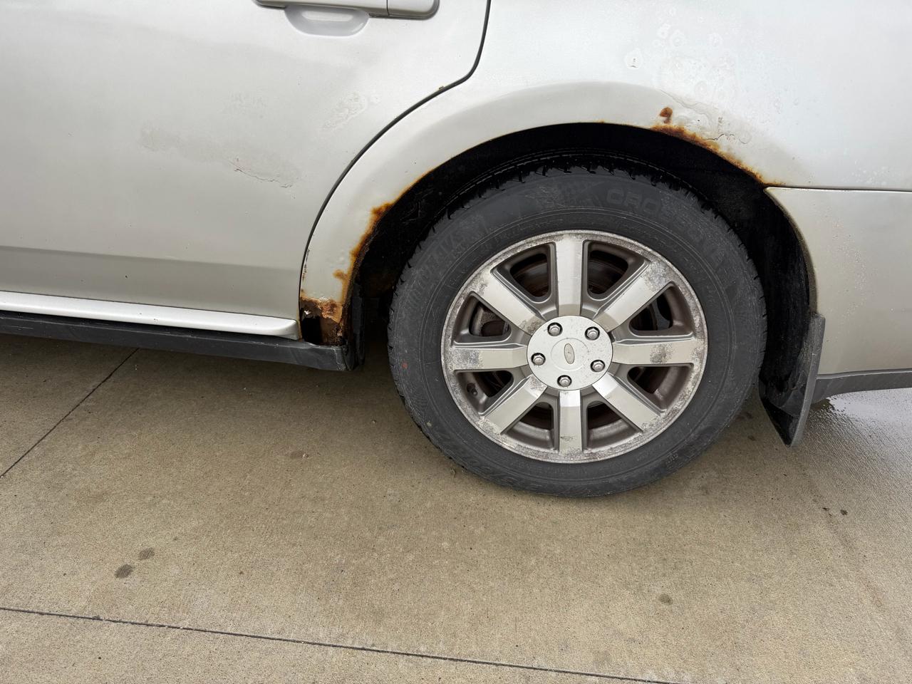 Ford Taurus 4dr Sdn SEL FWD 2008