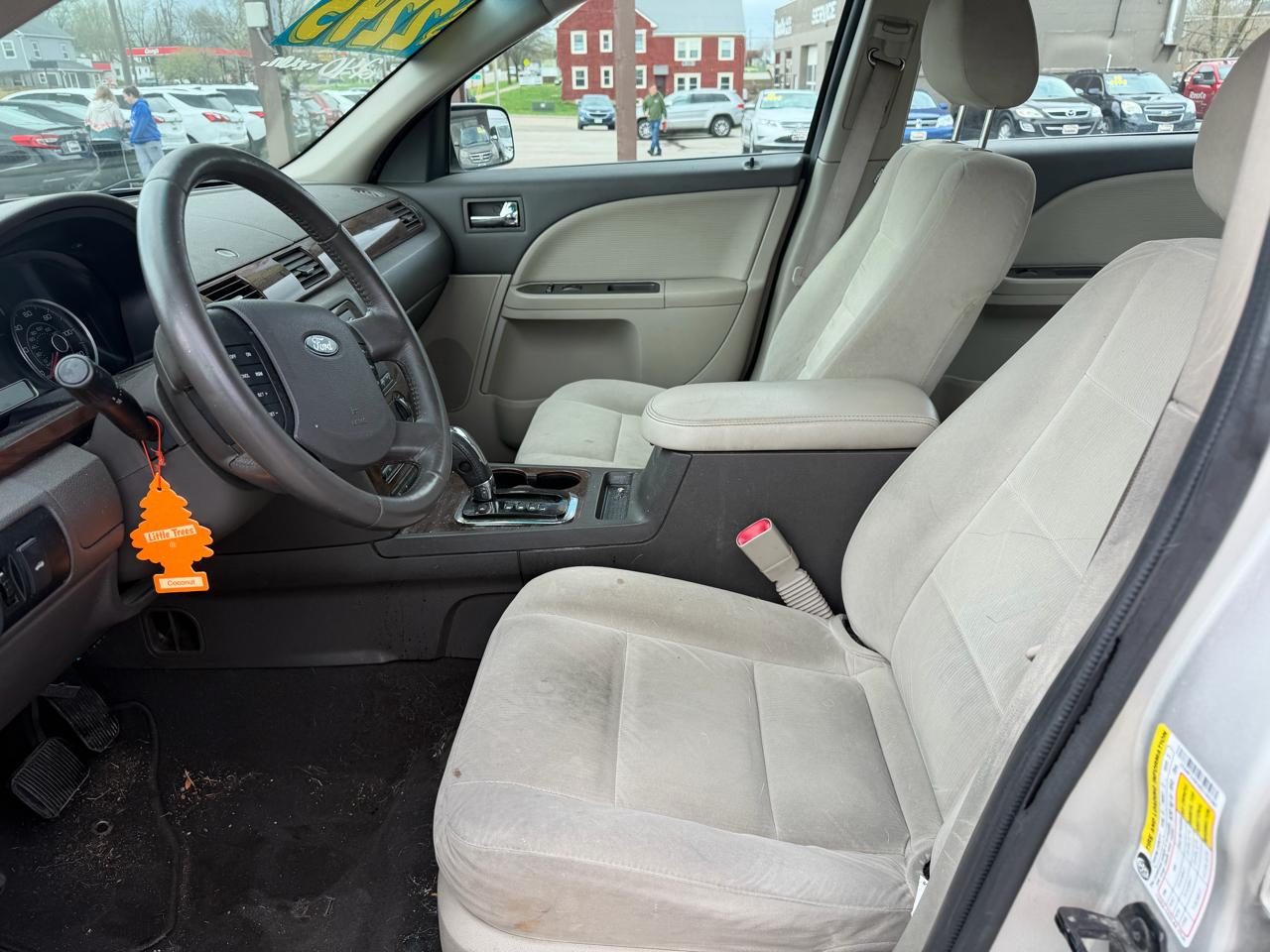 Ford Taurus 4dr Sdn SEL FWD 2008