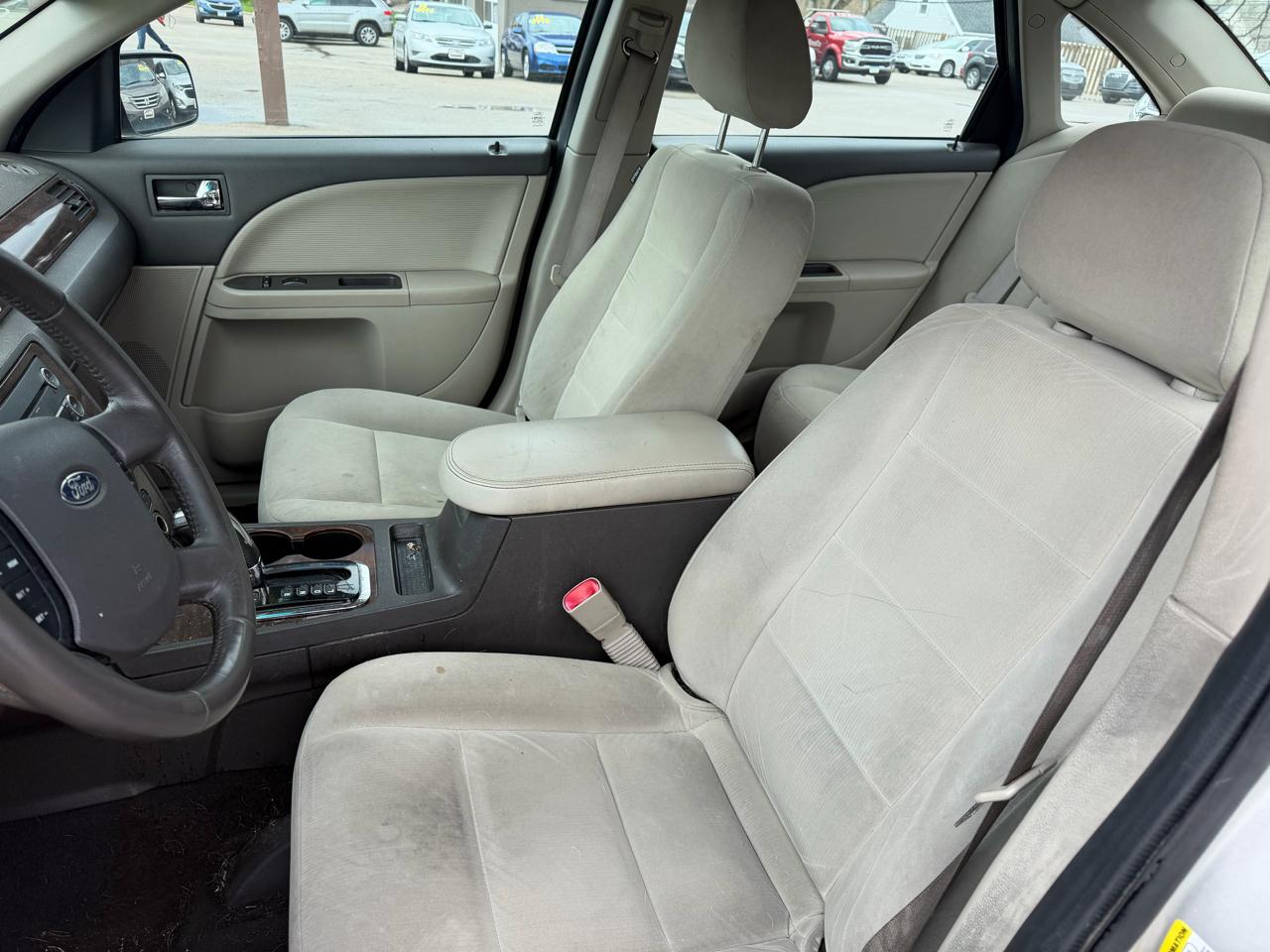 Ford Taurus 4dr Sdn SEL FWD 2008