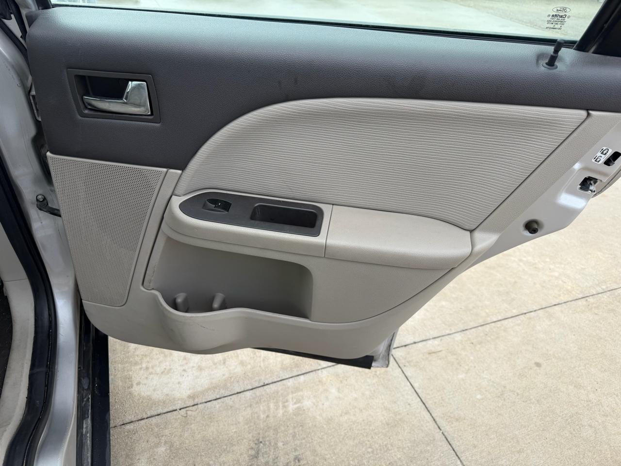 Ford Taurus 4dr Sdn SEL FWD 2008