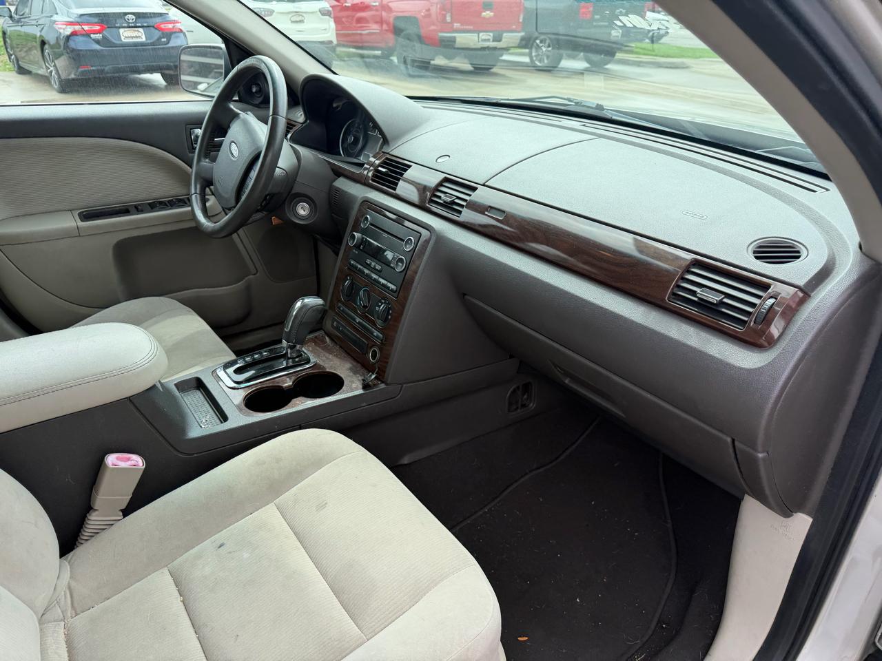 Ford Taurus 4dr Sdn SEL FWD 2008