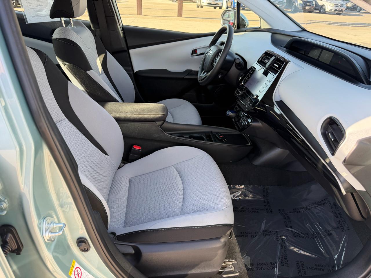 Toyota Prius LE (Natl) 2022