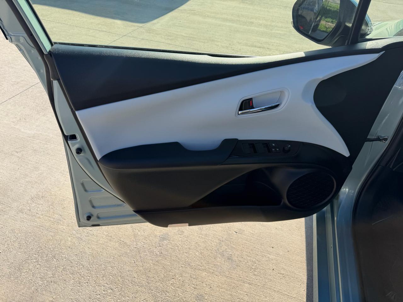 Toyota Prius LE (Natl) 2022