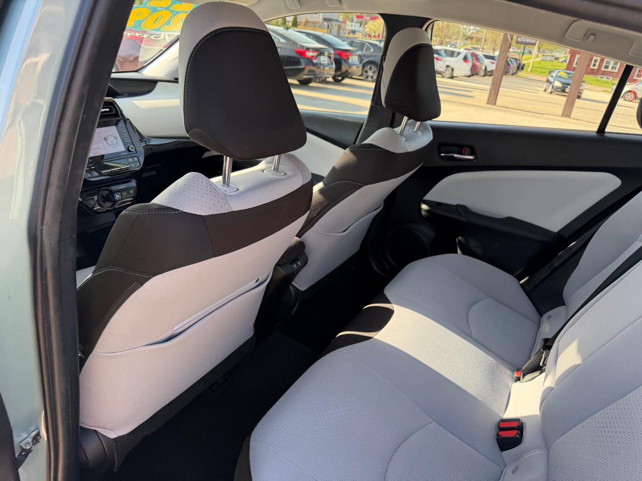 Toyota Prius LE (Natl) 2022