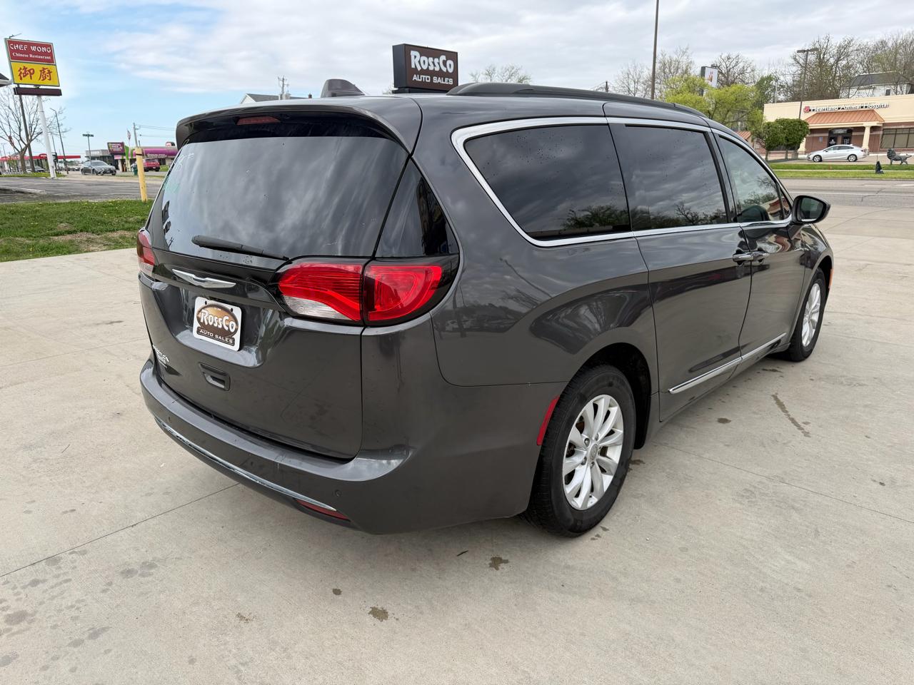 Chrysler Pacifica Touring-L FWD 2017
