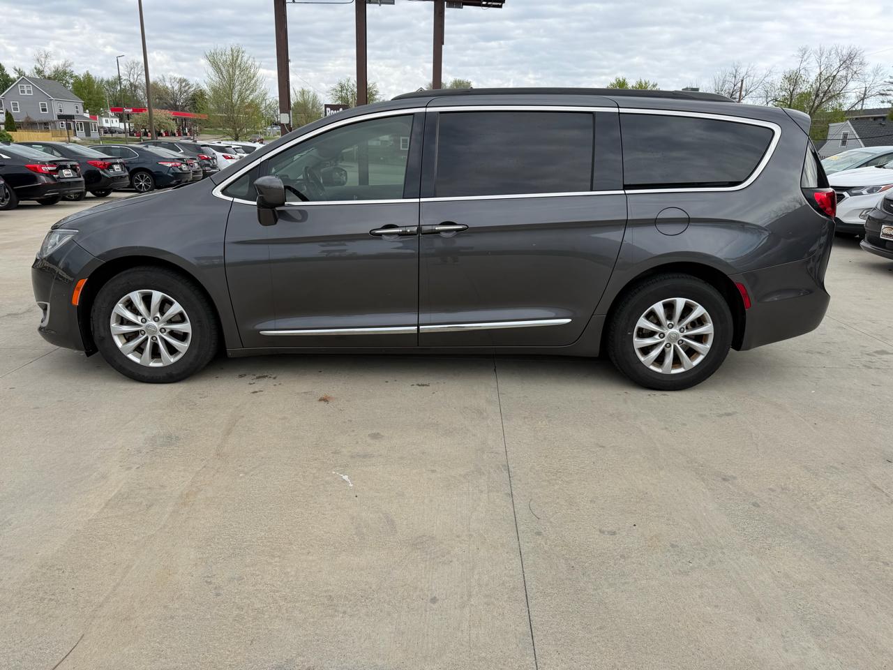 Chrysler Pacifica Touring-L FWD 2017