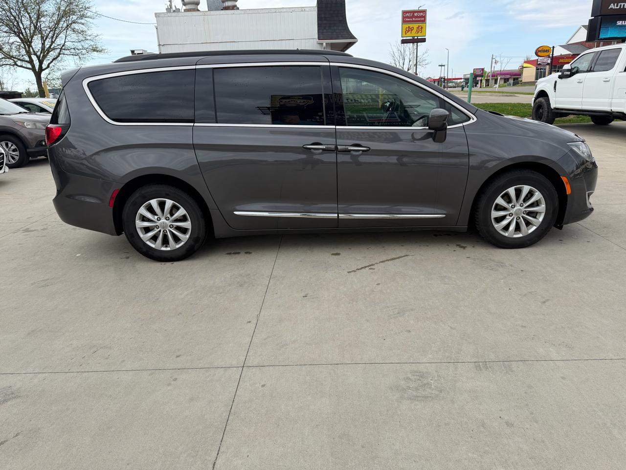 Chrysler Pacifica Touring-L FWD 2017
