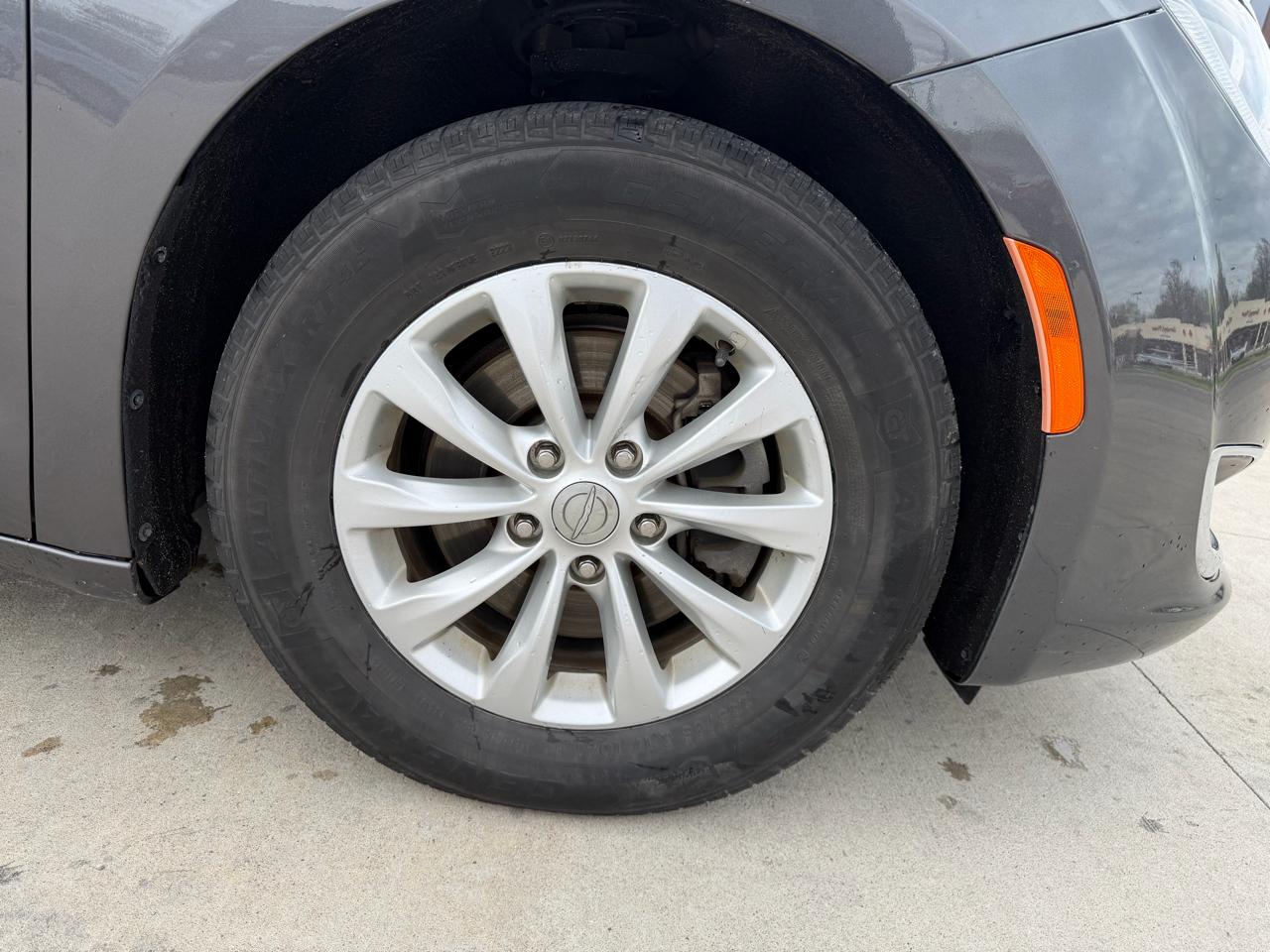 Chrysler Pacifica Touring-L FWD 2017