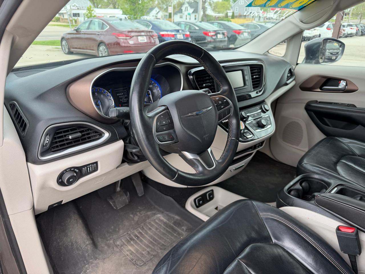 Chrysler Pacifica Touring-L FWD 2017