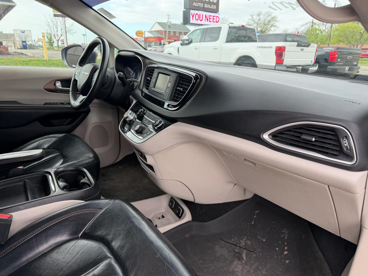 Chrysler Pacifica Touring-L FWD 2017