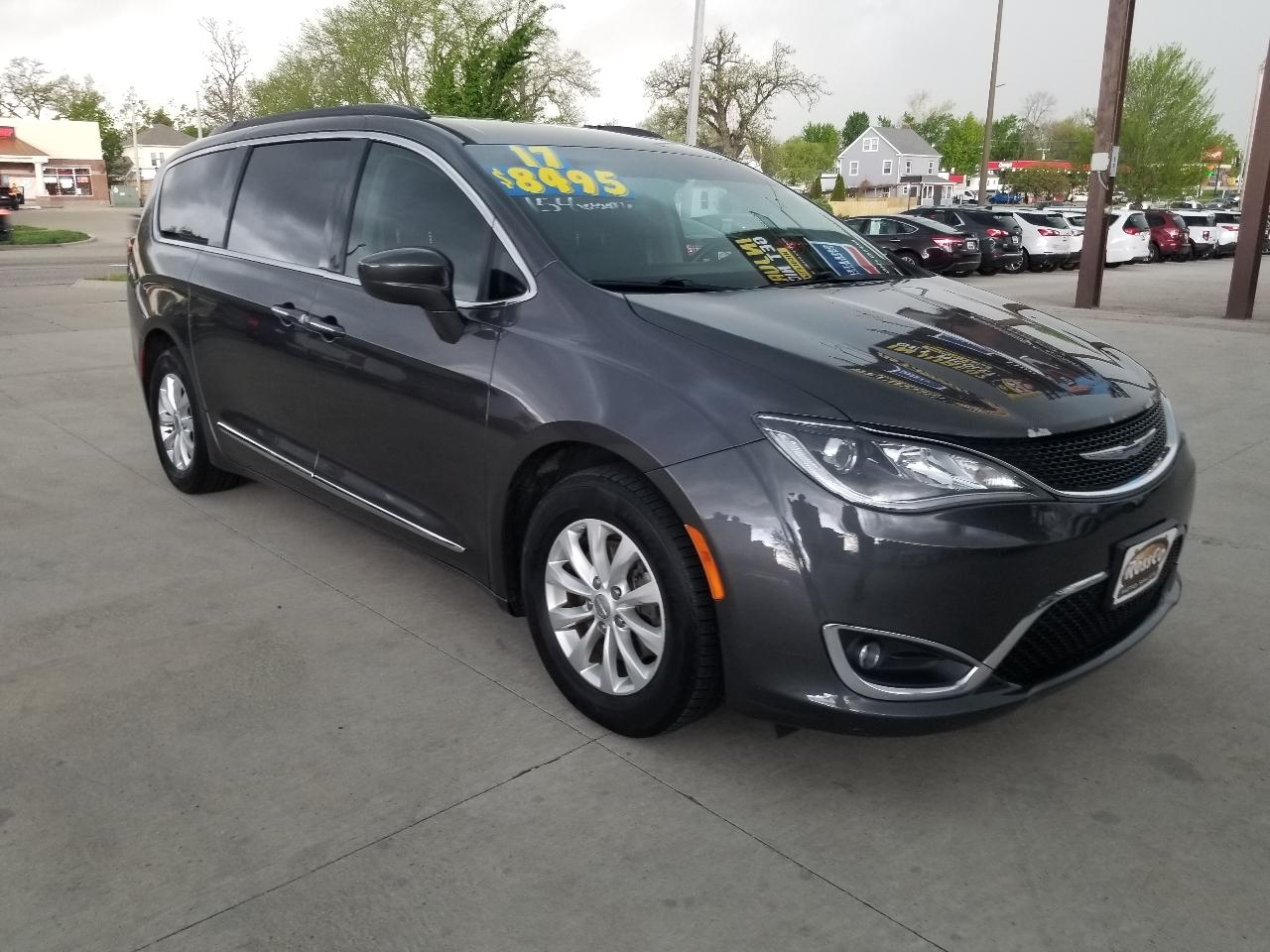 Chrysler Pacifica Touring-L FWD 2017
