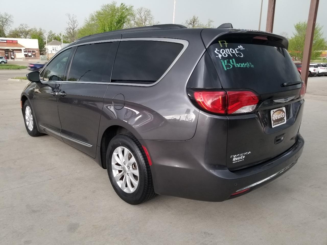 Chrysler Pacifica Touring-L FWD 2017