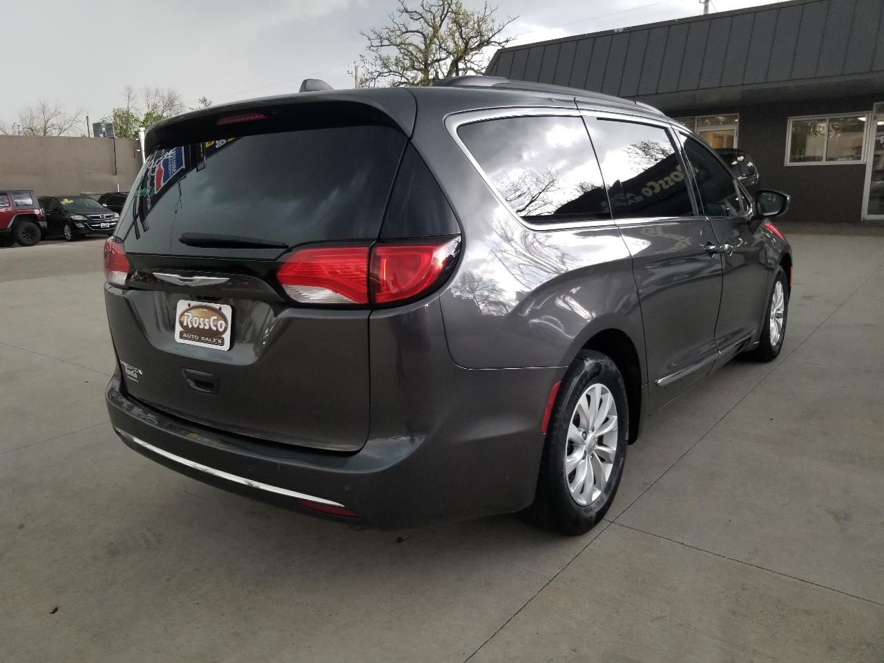 Chrysler Pacifica Touring-L FWD 2017