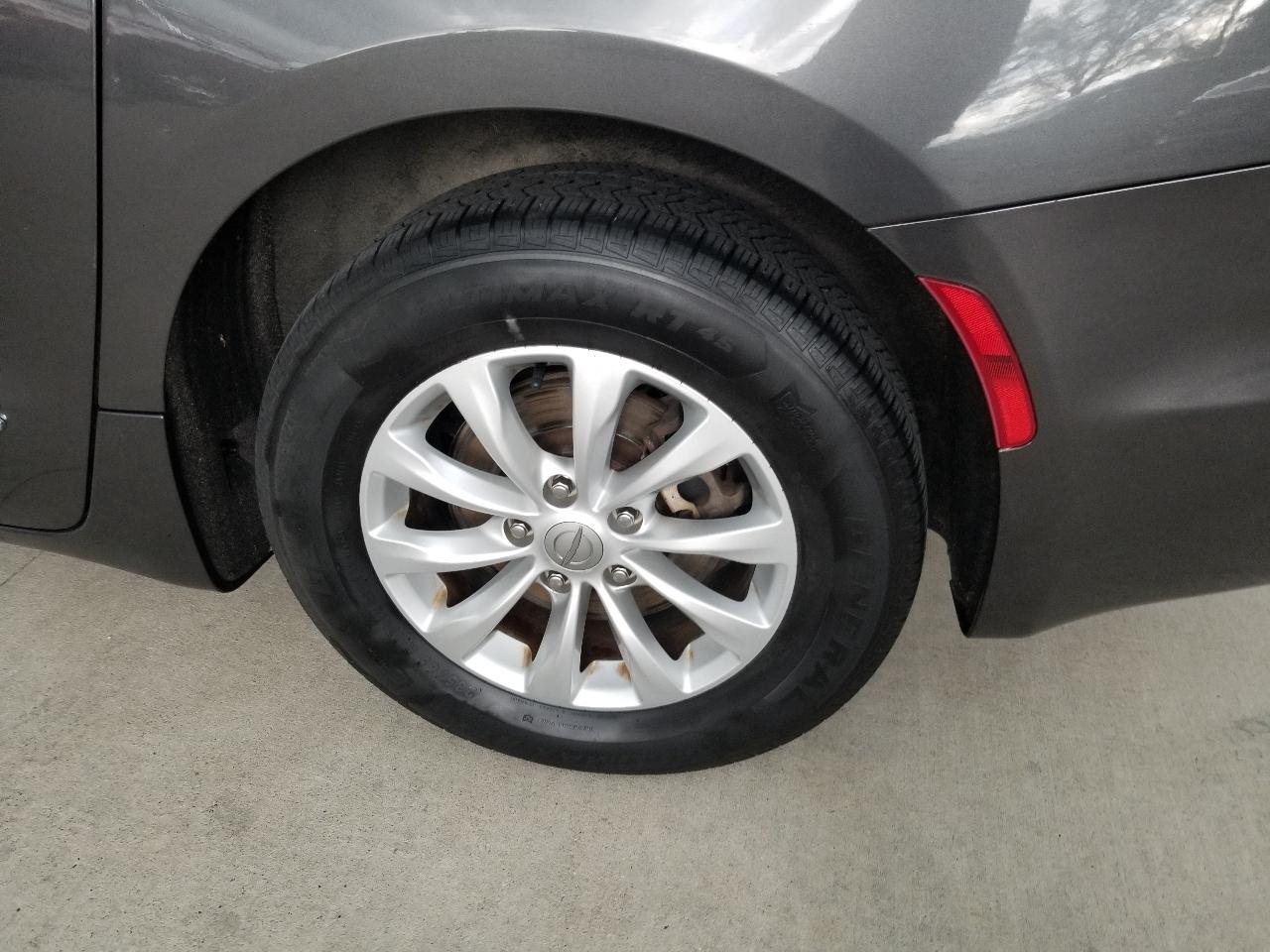 Chrysler Pacifica Touring-L FWD 2017
