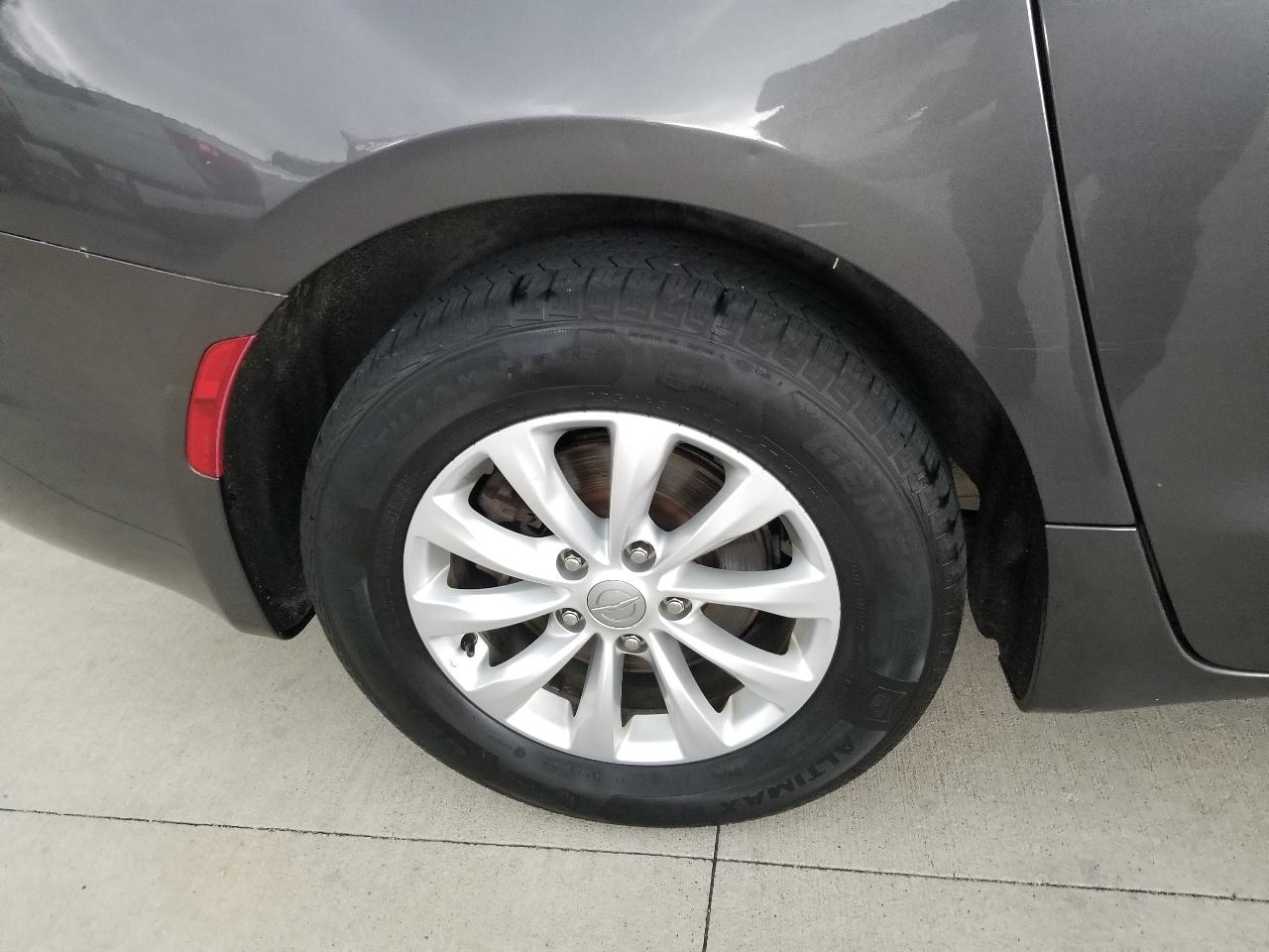 Chrysler Pacifica Touring-L FWD 2017