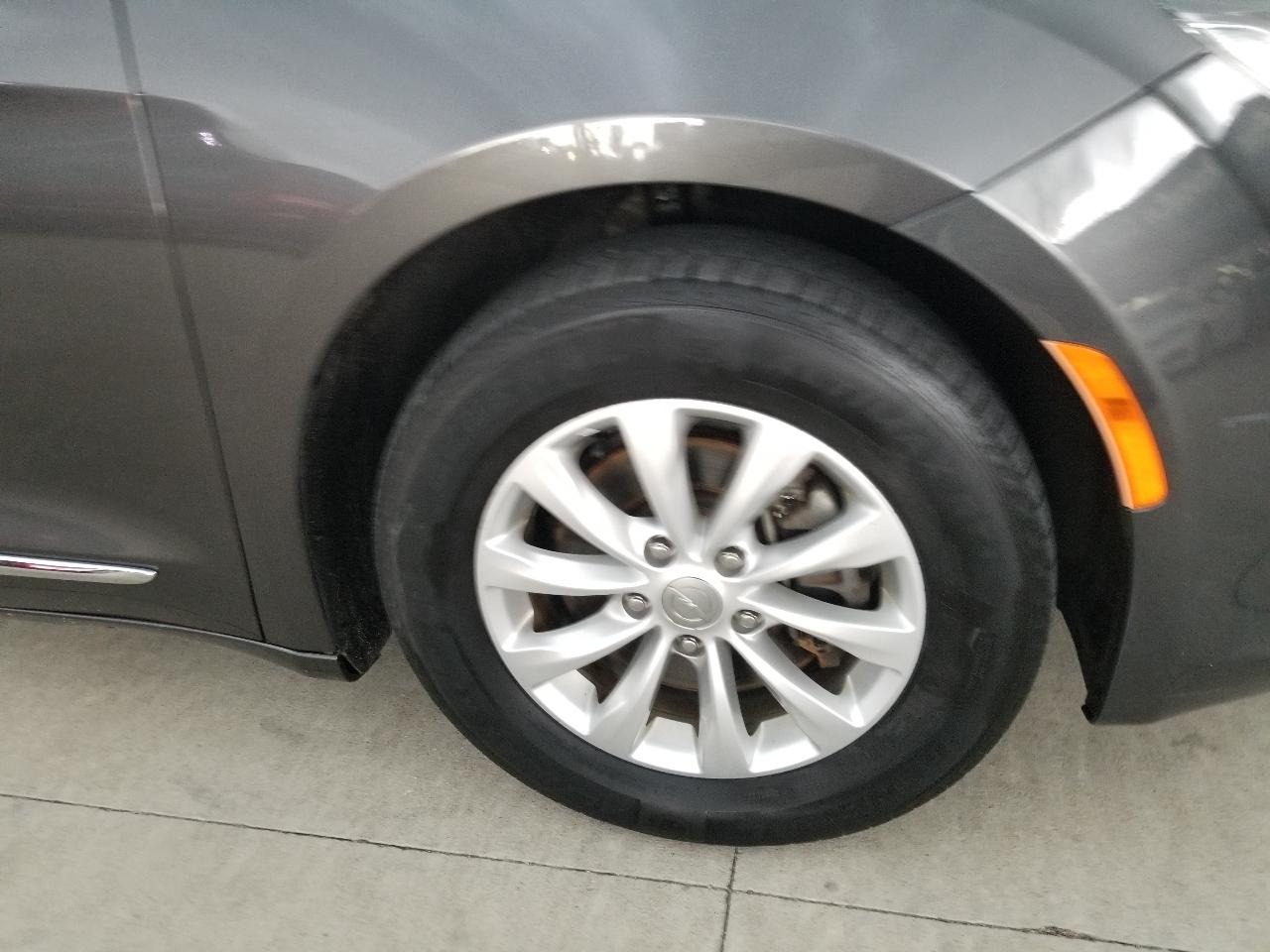 Chrysler Pacifica Touring-L FWD 2017