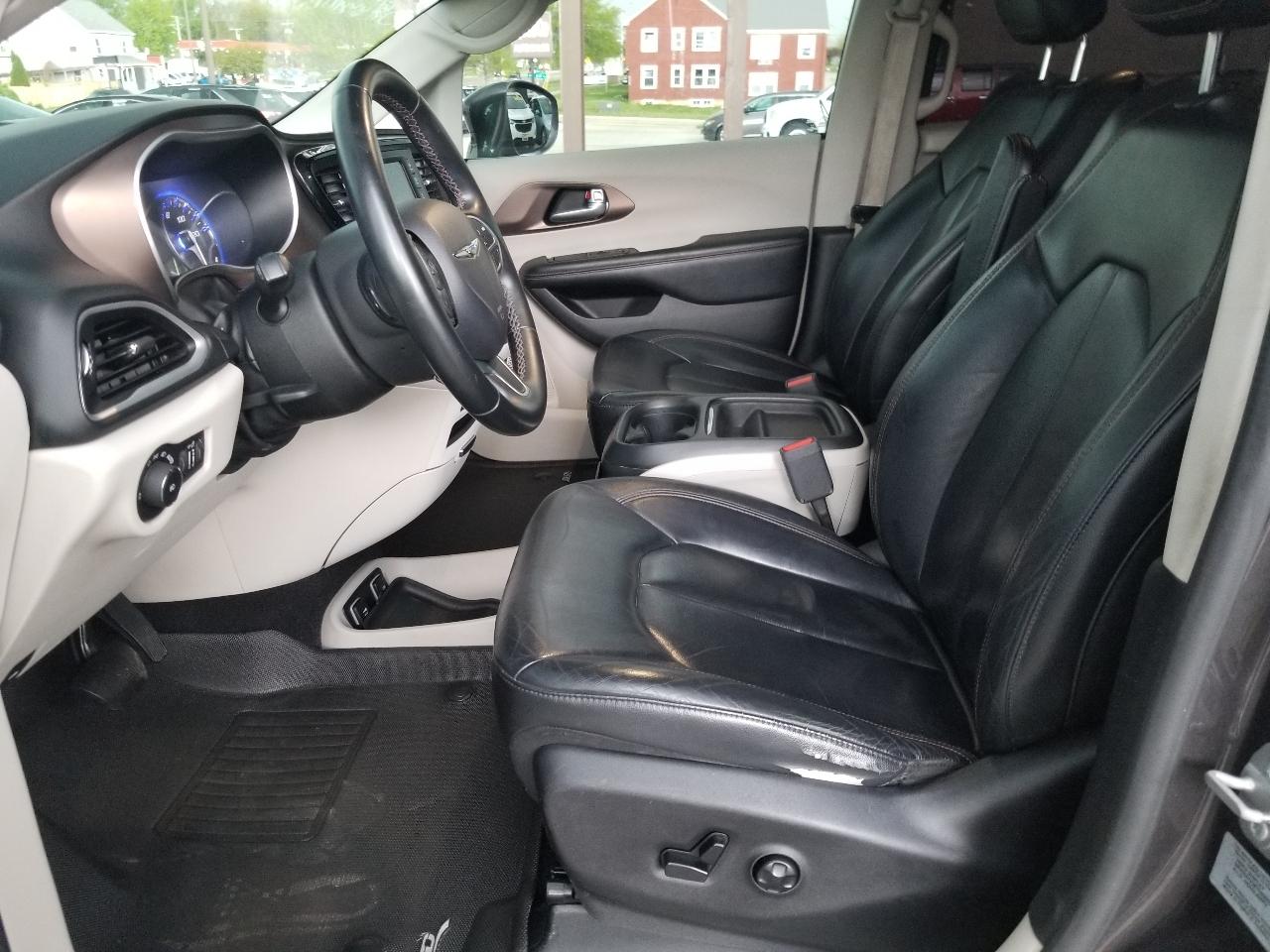 Chrysler Pacifica Touring-L FWD 2017