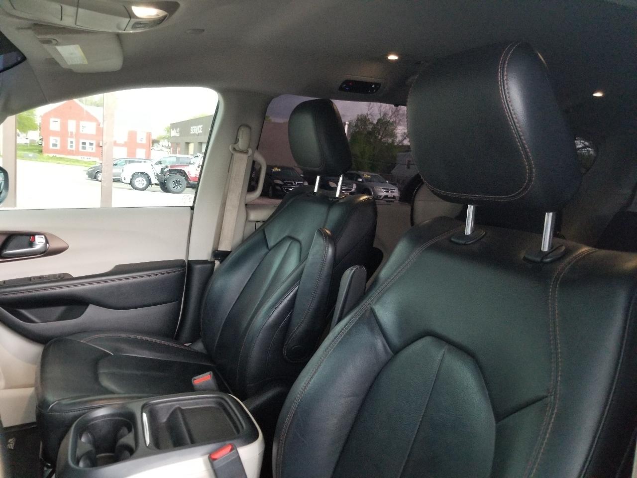 Chrysler Pacifica Touring-L FWD 2017