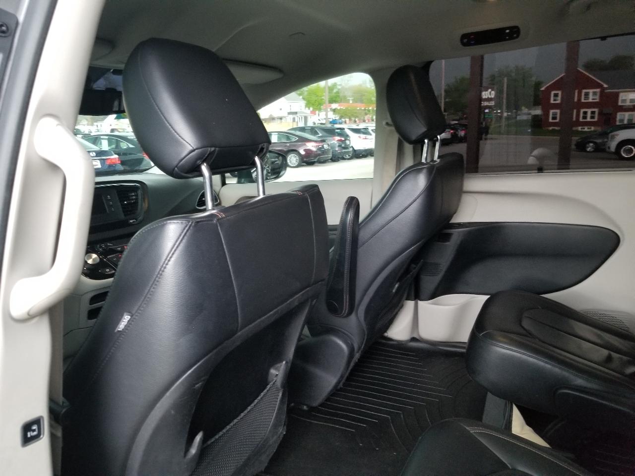 Chrysler Pacifica Touring-L FWD 2017