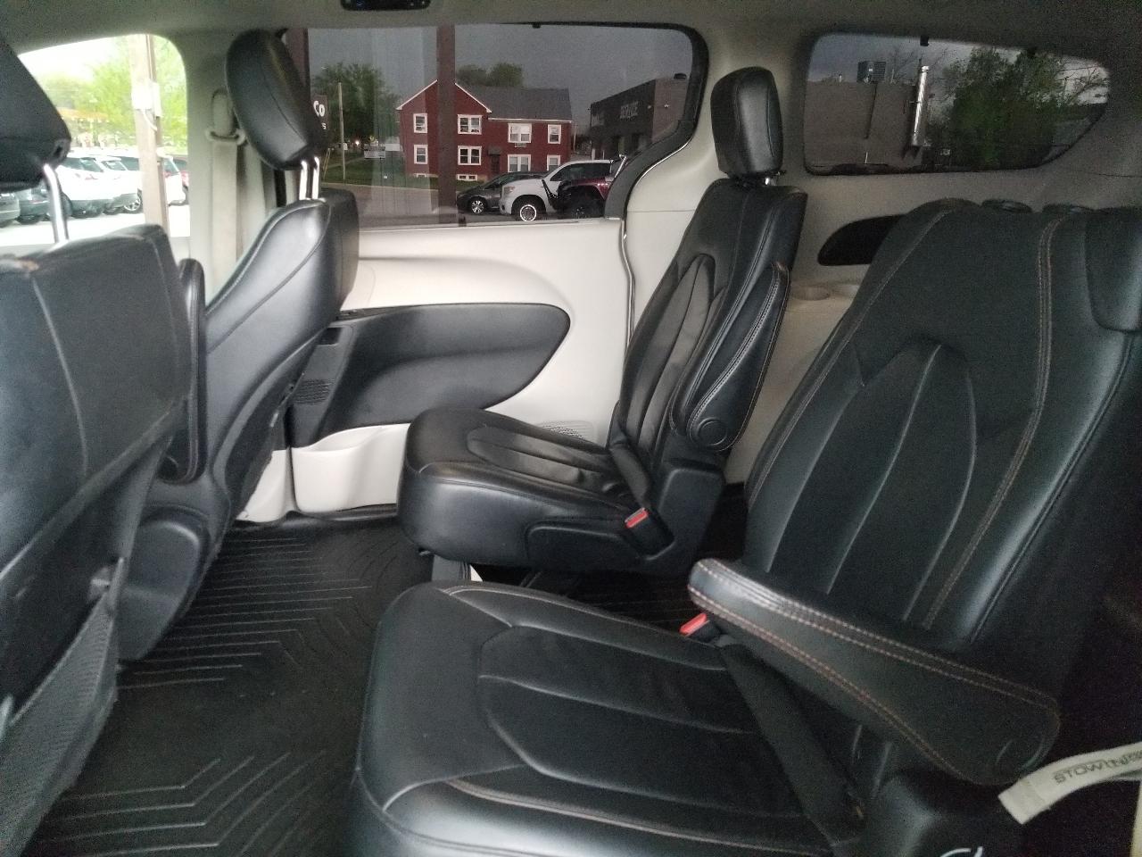 Chrysler Pacifica Touring-L FWD 2017
