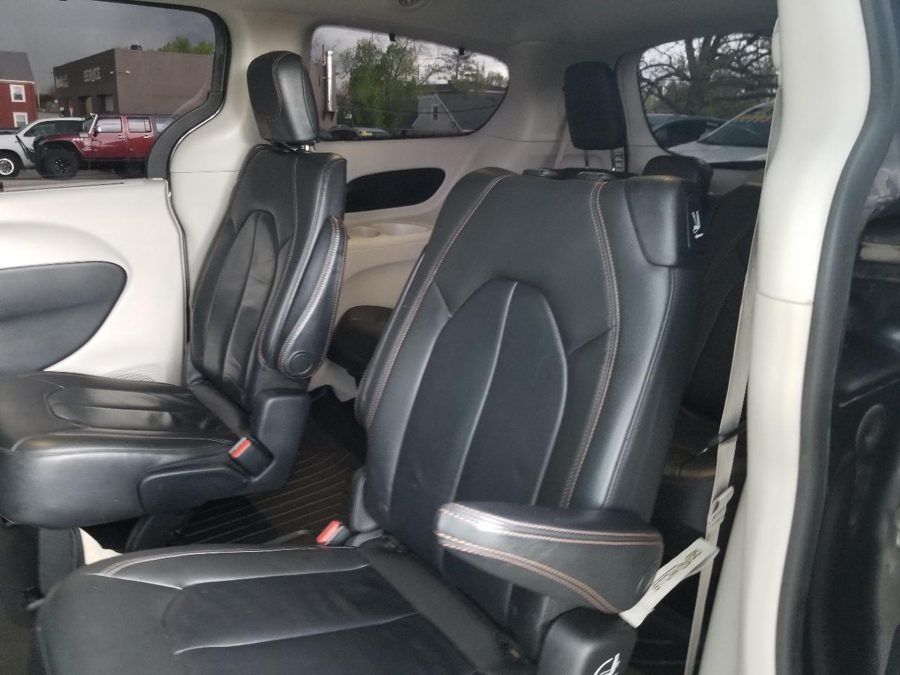 Chrysler Pacifica Touring-L FWD 2017