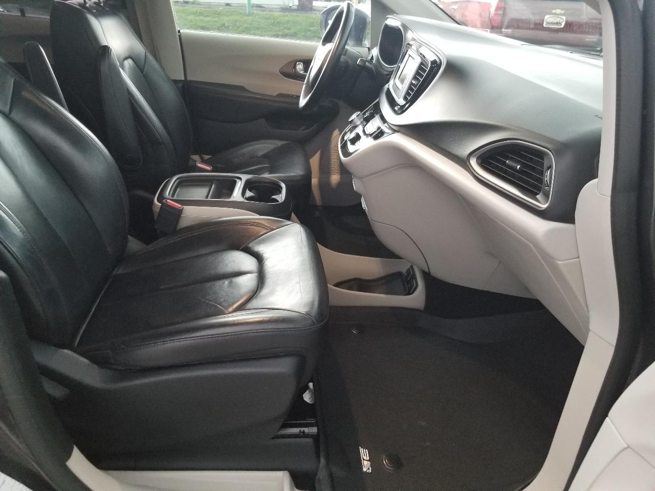 Chrysler Pacifica Touring-L FWD 2017