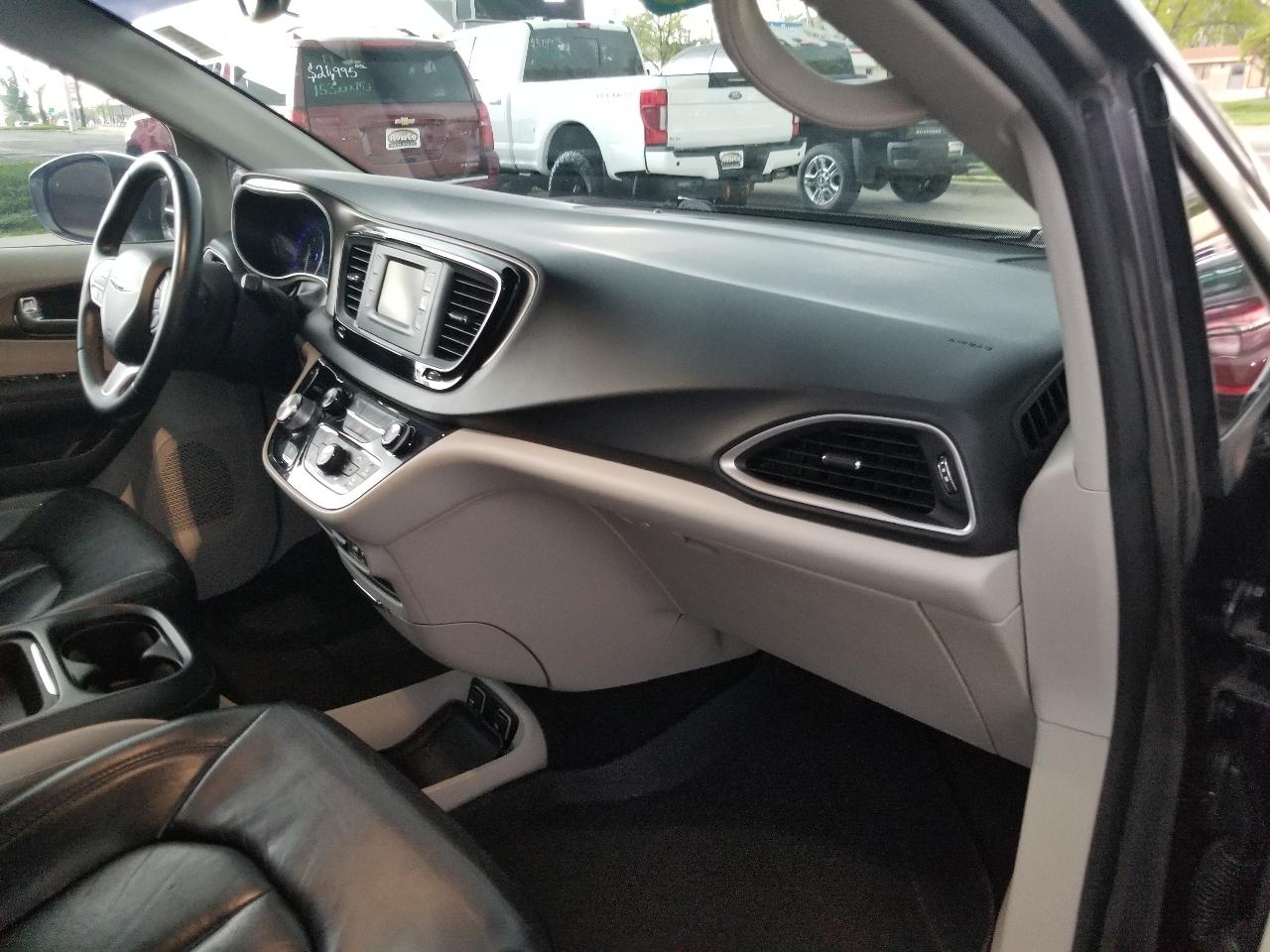 Chrysler Pacifica Touring-L FWD 2017