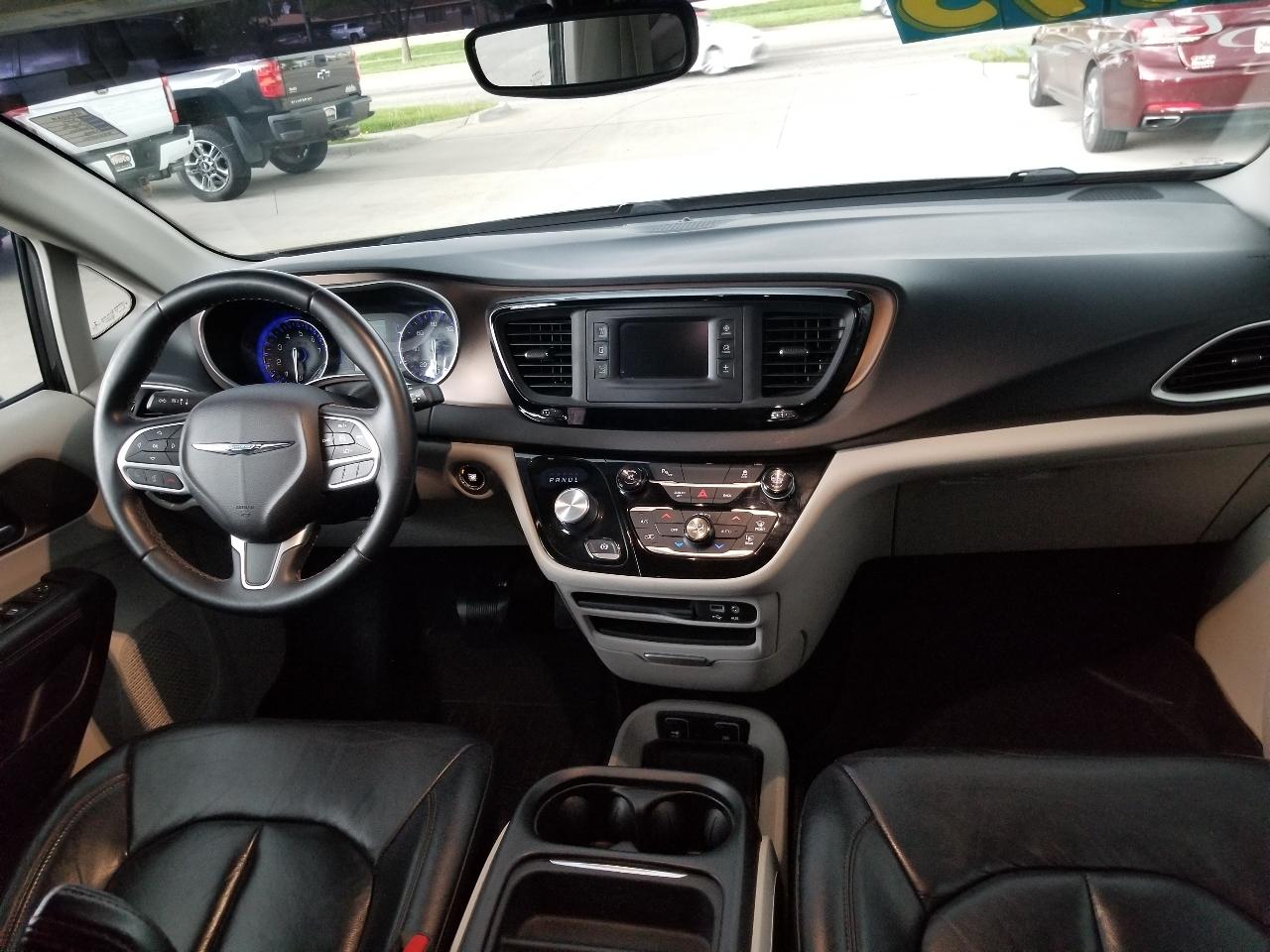 Chrysler Pacifica Touring-L FWD 2017