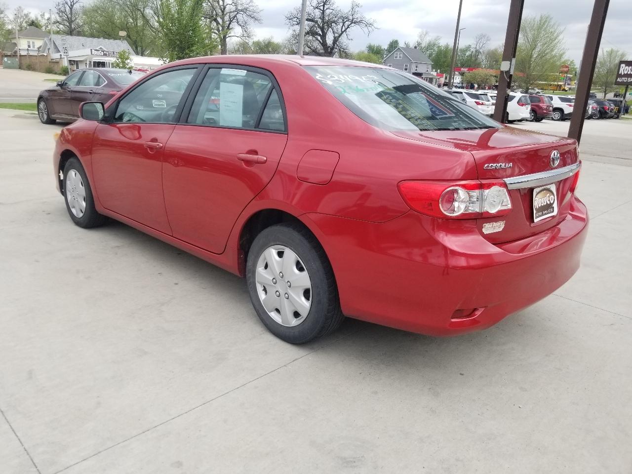 Toyota Corolla 4dr Sdn Auto LE (Natl) 2011