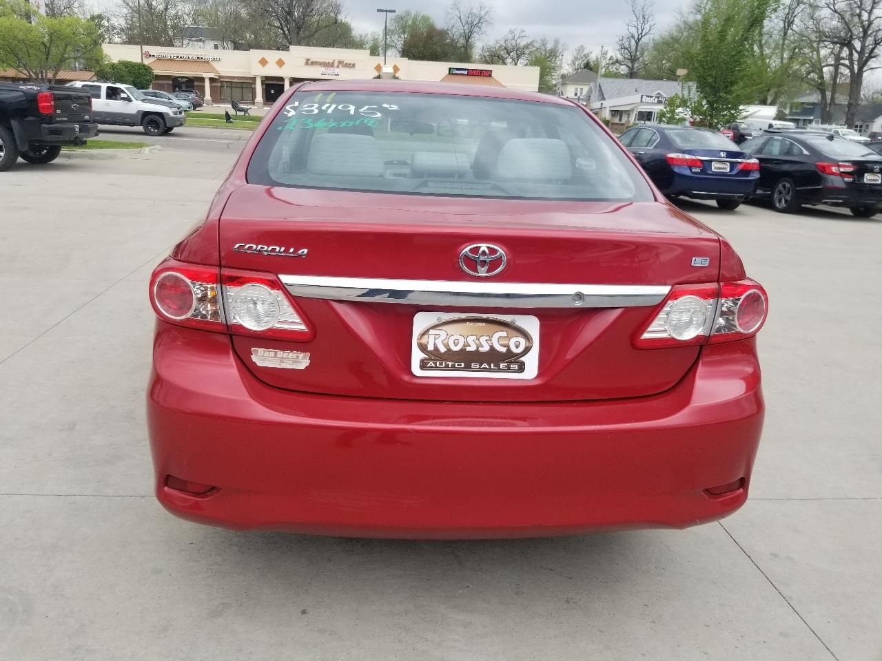 Toyota Corolla 4dr Sdn Auto LE (Natl) 2011