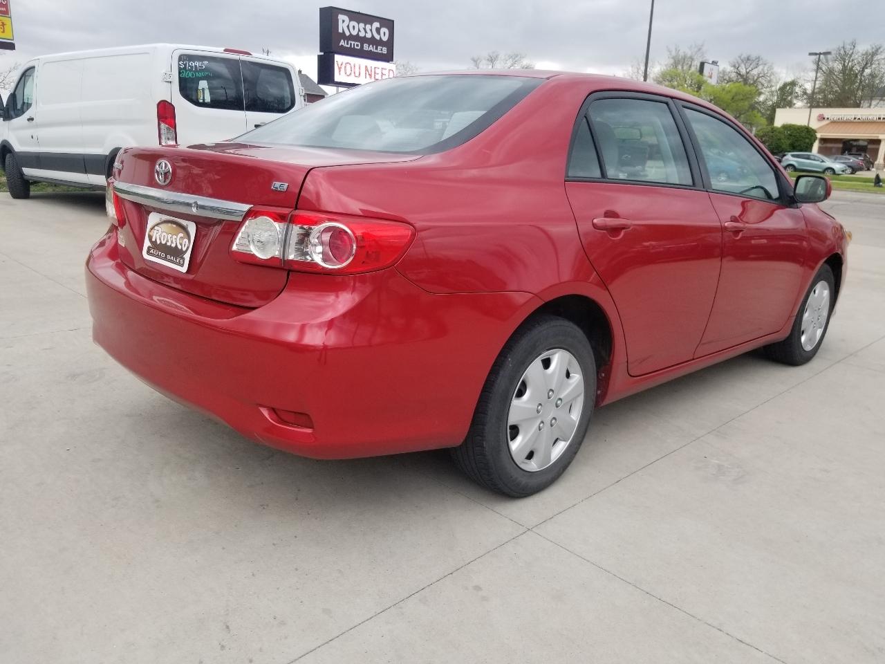 Toyota Corolla 4dr Sdn Auto LE (Natl) 2011