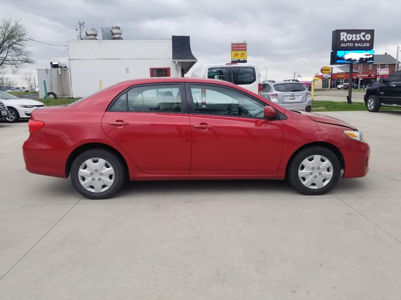 Toyota Corolla 4dr Sdn Auto LE (Natl) 2011