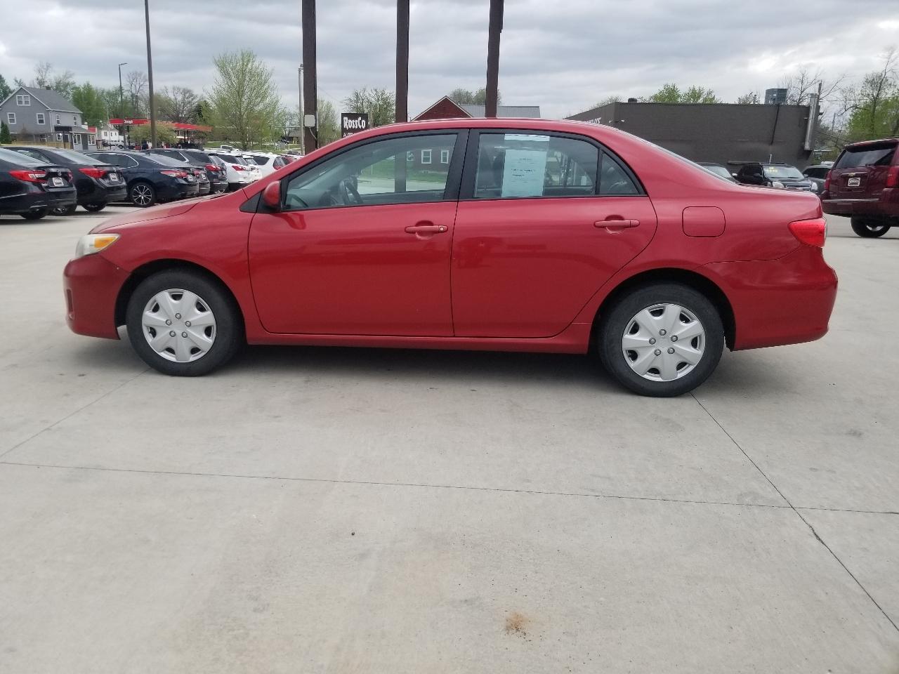 Toyota Corolla 4dr Sdn Auto LE (Natl) 2011