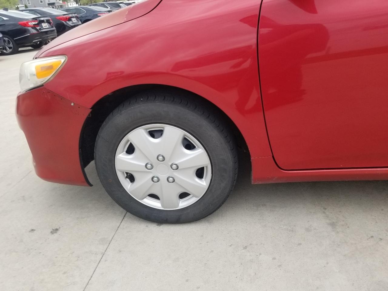 Toyota Corolla 4dr Sdn Auto LE (Natl) 2011