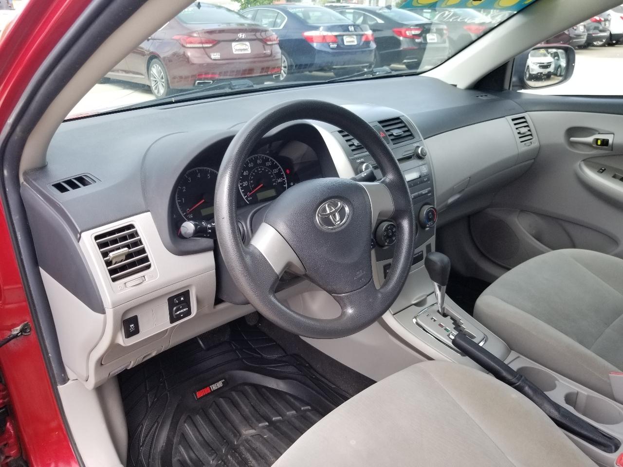 Toyota Corolla 4dr Sdn Auto LE (Natl) 2011