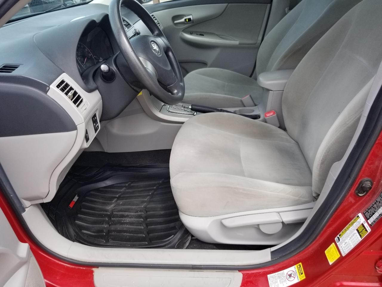 Toyota Corolla 4dr Sdn Auto LE (Natl) 2011