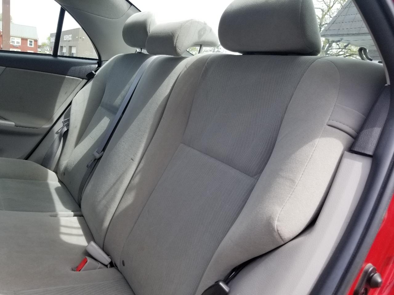 Toyota Corolla 4dr Sdn Auto LE (Natl) 2011