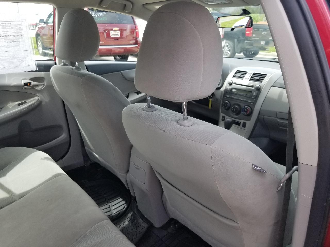 Toyota Corolla 4dr Sdn Auto LE (Natl) 2011