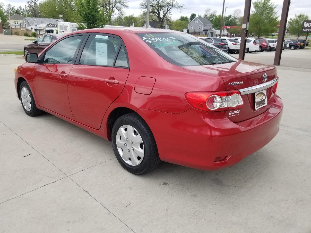Toyota Corolla 4dr Sdn Auto LE (Natl) 2011