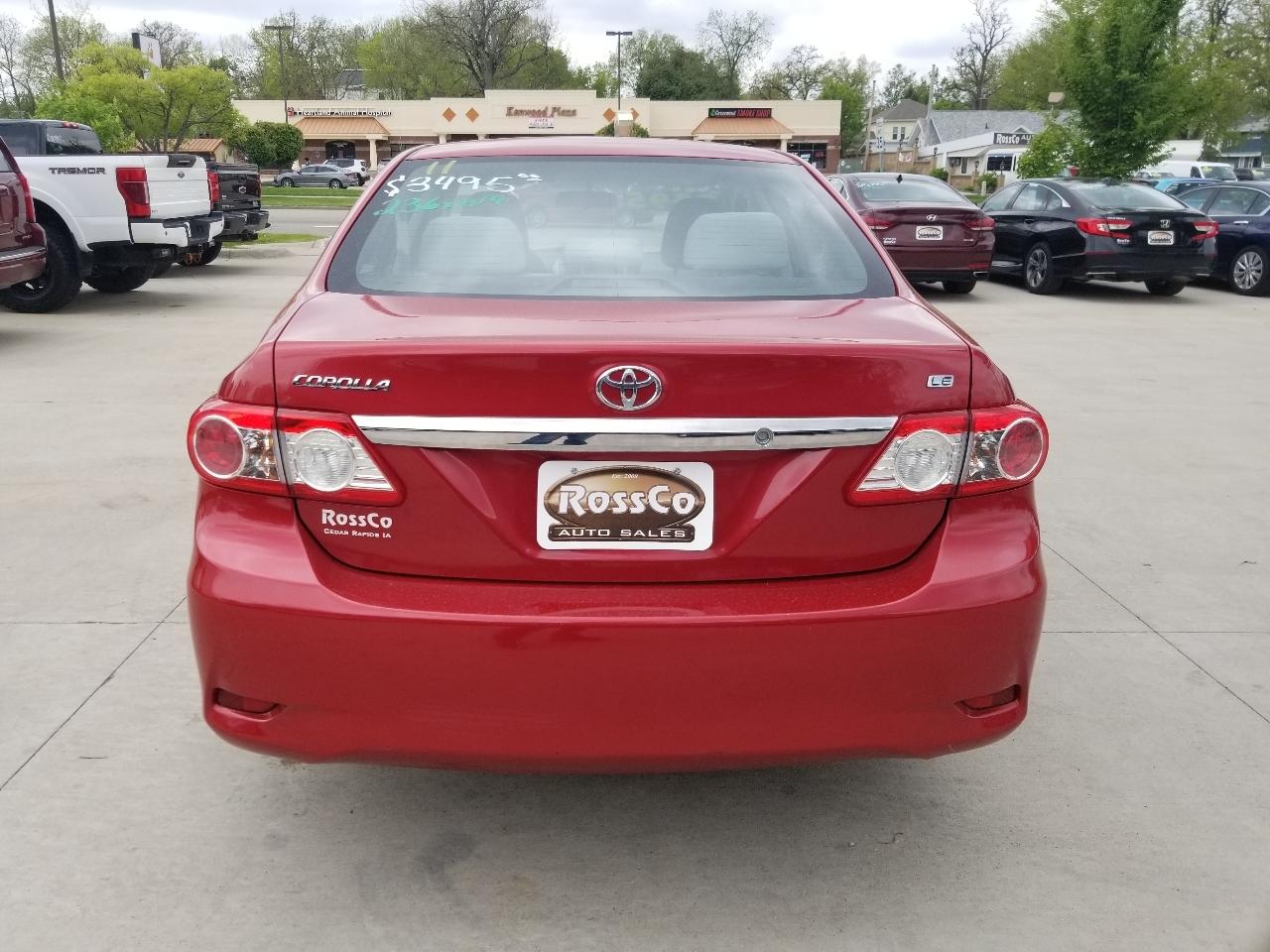 Toyota Corolla 4dr Sdn Auto LE (Natl) 2011