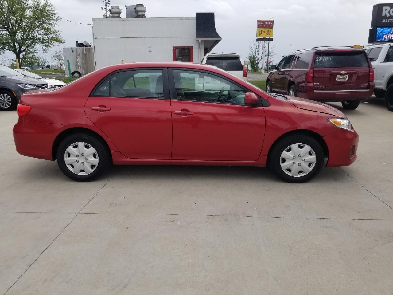 Toyota Corolla 4dr Sdn Auto LE (Natl) 2011
