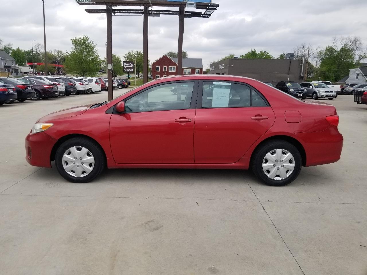 Toyota Corolla 4dr Sdn Auto LE (Natl) 2011