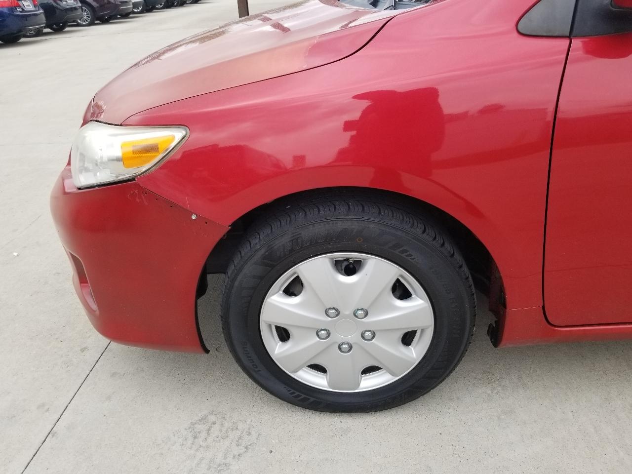 Toyota Corolla 4dr Sdn Auto LE (Natl) 2011