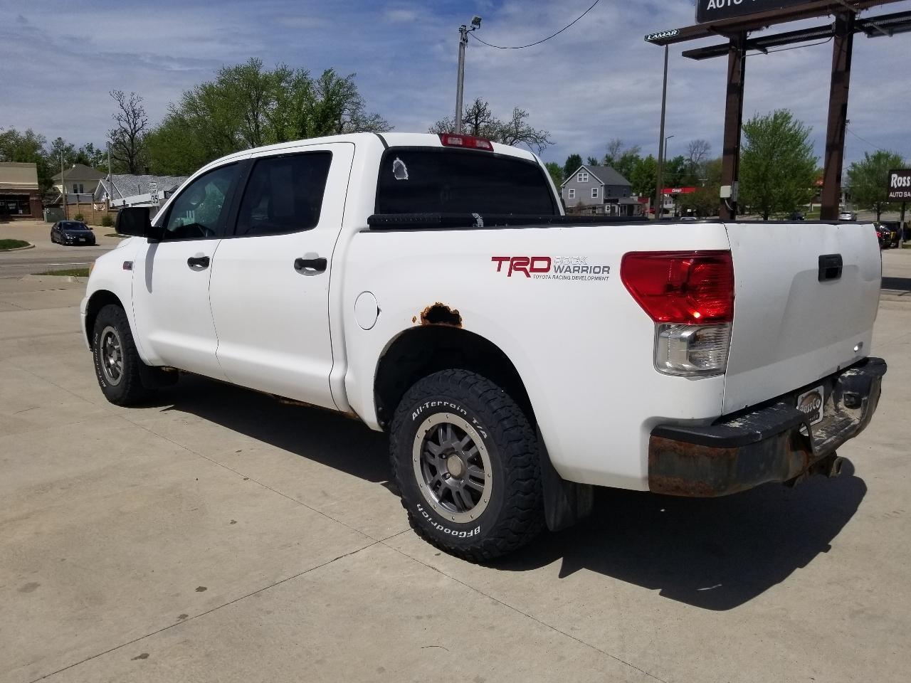 Toyota Tundra 4WD Truck CrewMax 5.7L FFV V8 6-Spd AT (Natl) 2010