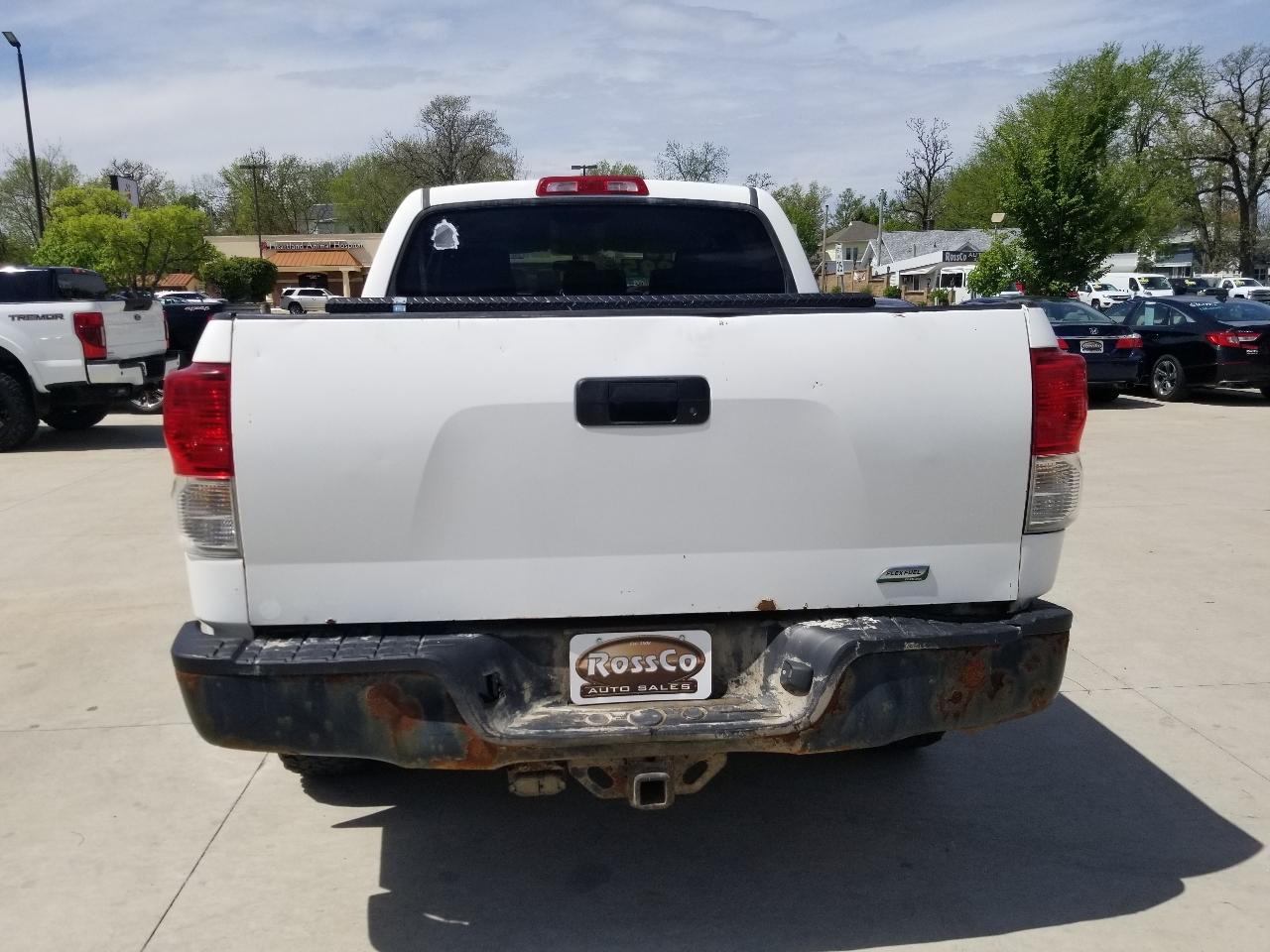 Toyota Tundra 4WD Truck CrewMax 5.7L FFV V8 6-Spd AT (Natl) 2010