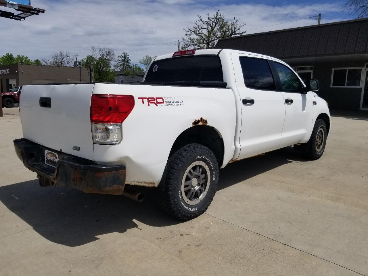 Toyota Tundra 4WD Truck CrewMax 5.7L FFV V8 6-Spd AT (Natl) 2010