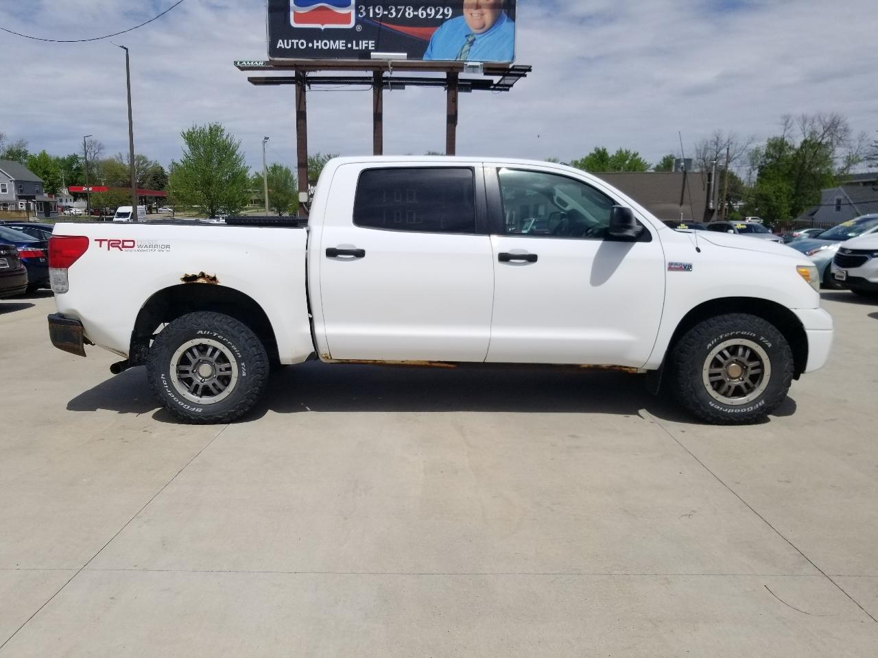 Toyota Tundra 4WD Truck CrewMax 5.7L FFV V8 6-Spd AT (Natl) 2010