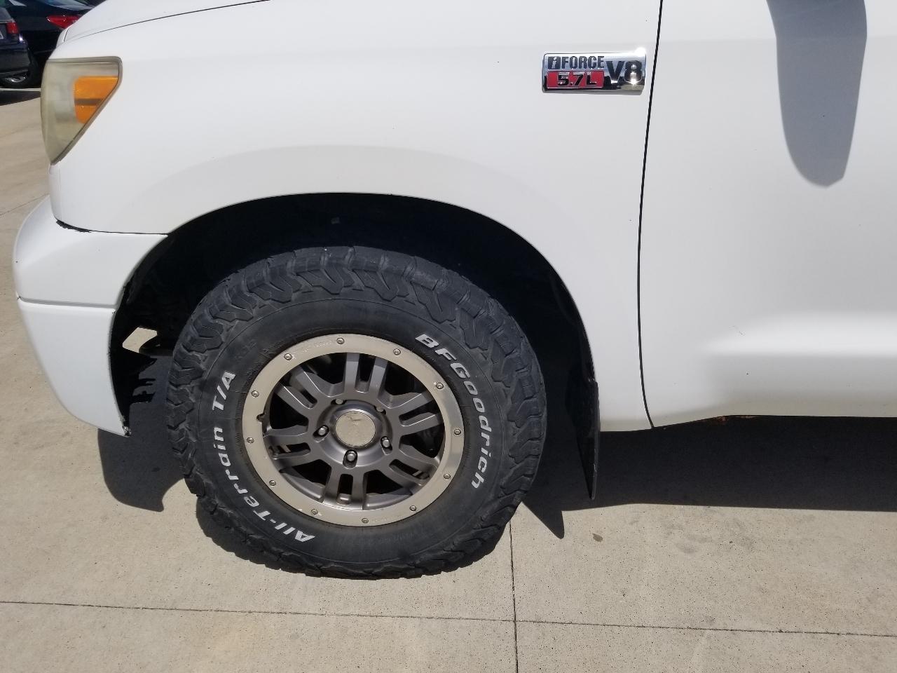 Toyota Tundra 4WD Truck CrewMax 5.7L FFV V8 6-Spd AT (Natl) 2010