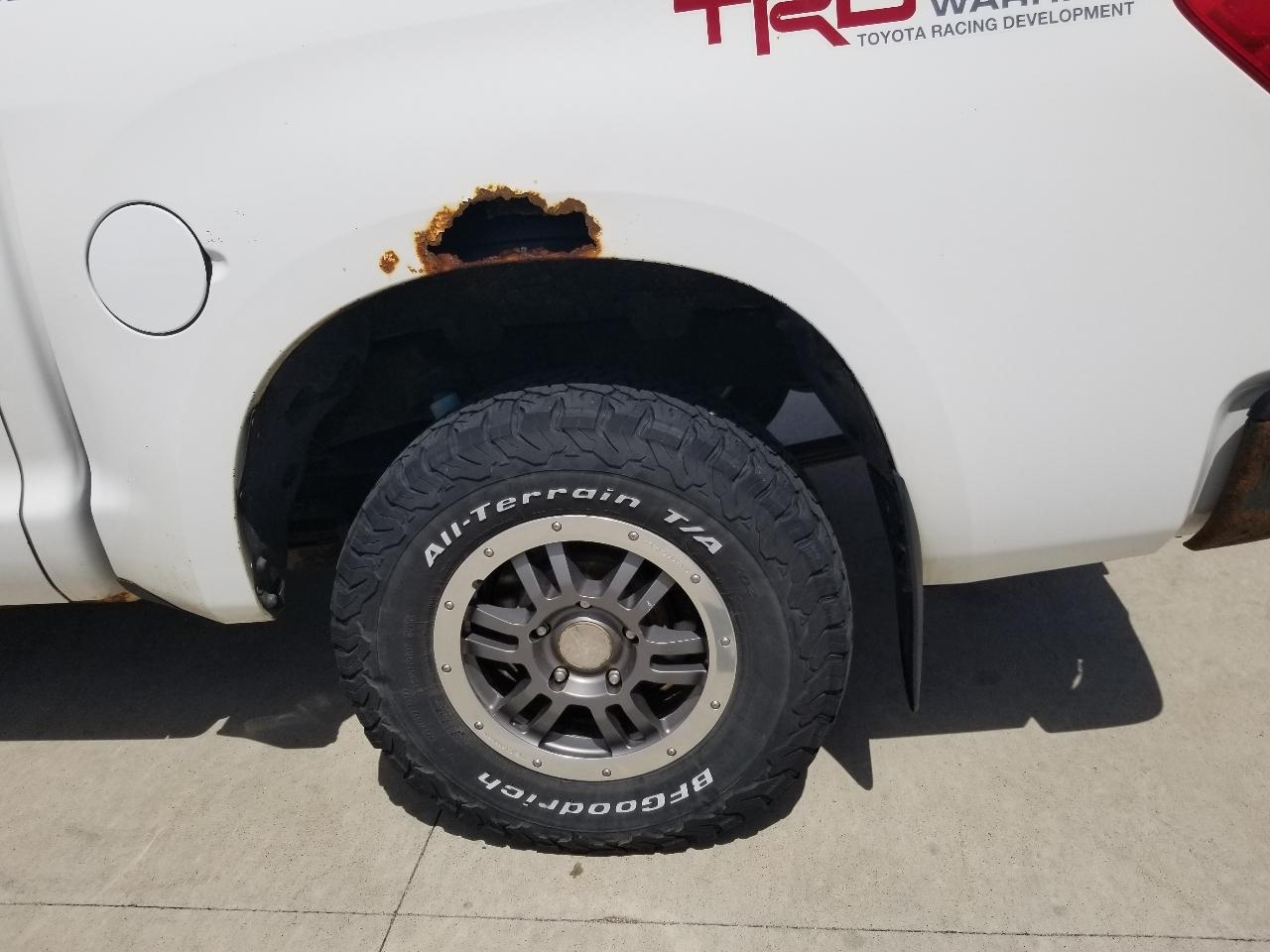 Toyota Tundra 4WD Truck CrewMax 5.7L FFV V8 6-Spd AT (Natl) 2010