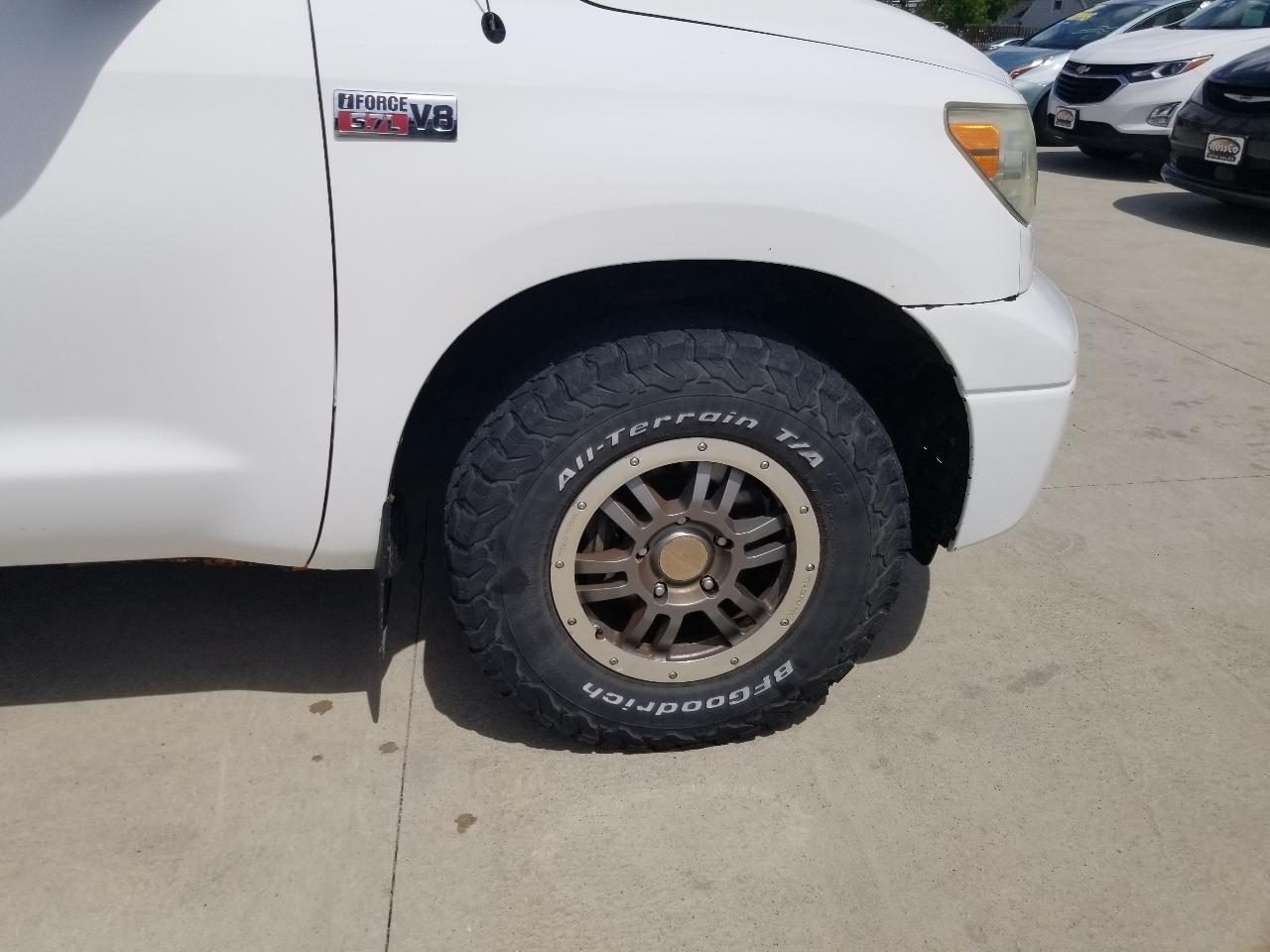Toyota Tundra 4WD Truck CrewMax 5.7L FFV V8 6-Spd AT (Natl) 2010
